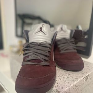 Jordan 5 burgundy retro.